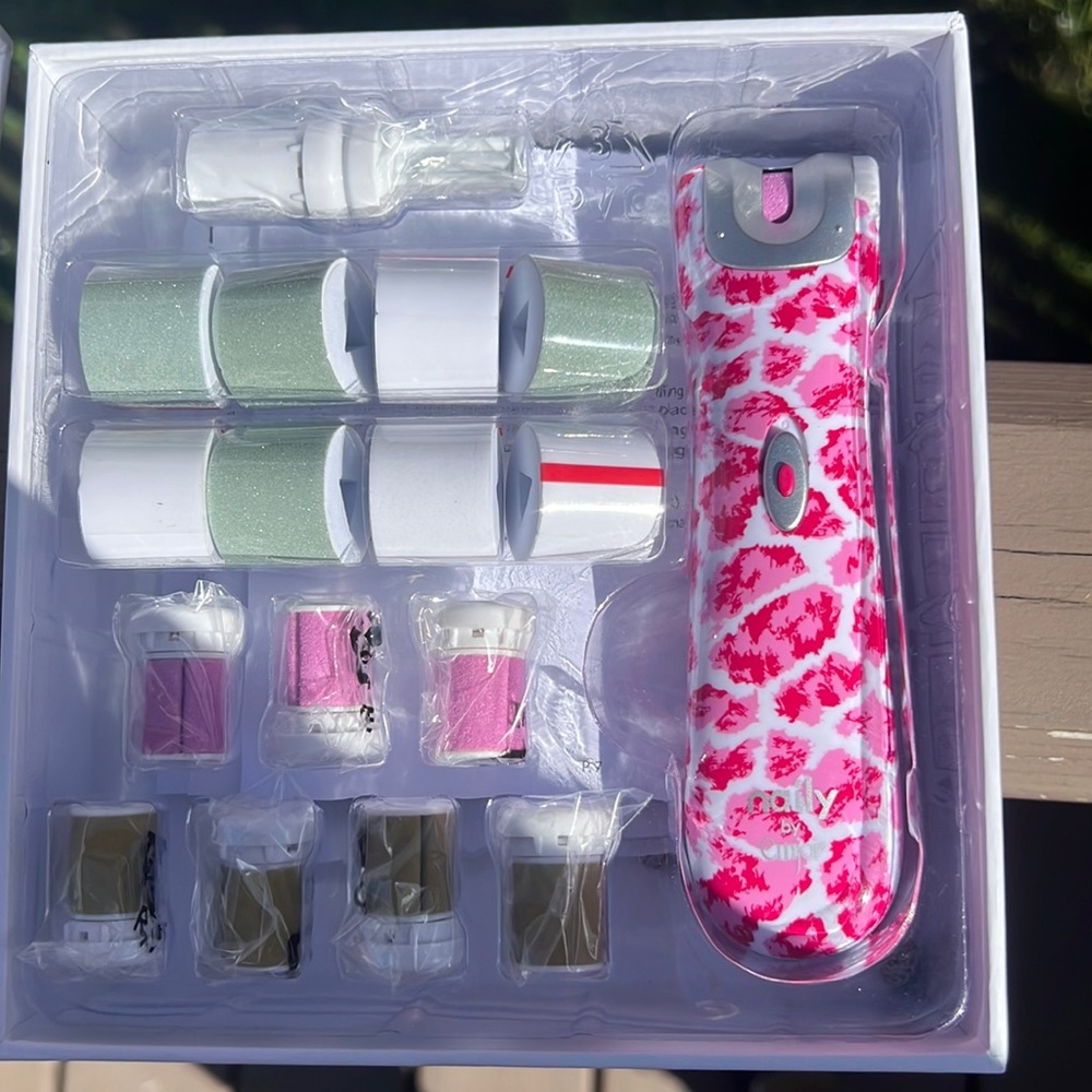 Emjoi Naily Buffing and Trimming Device Gift Set Pink Leopard Print color NIB